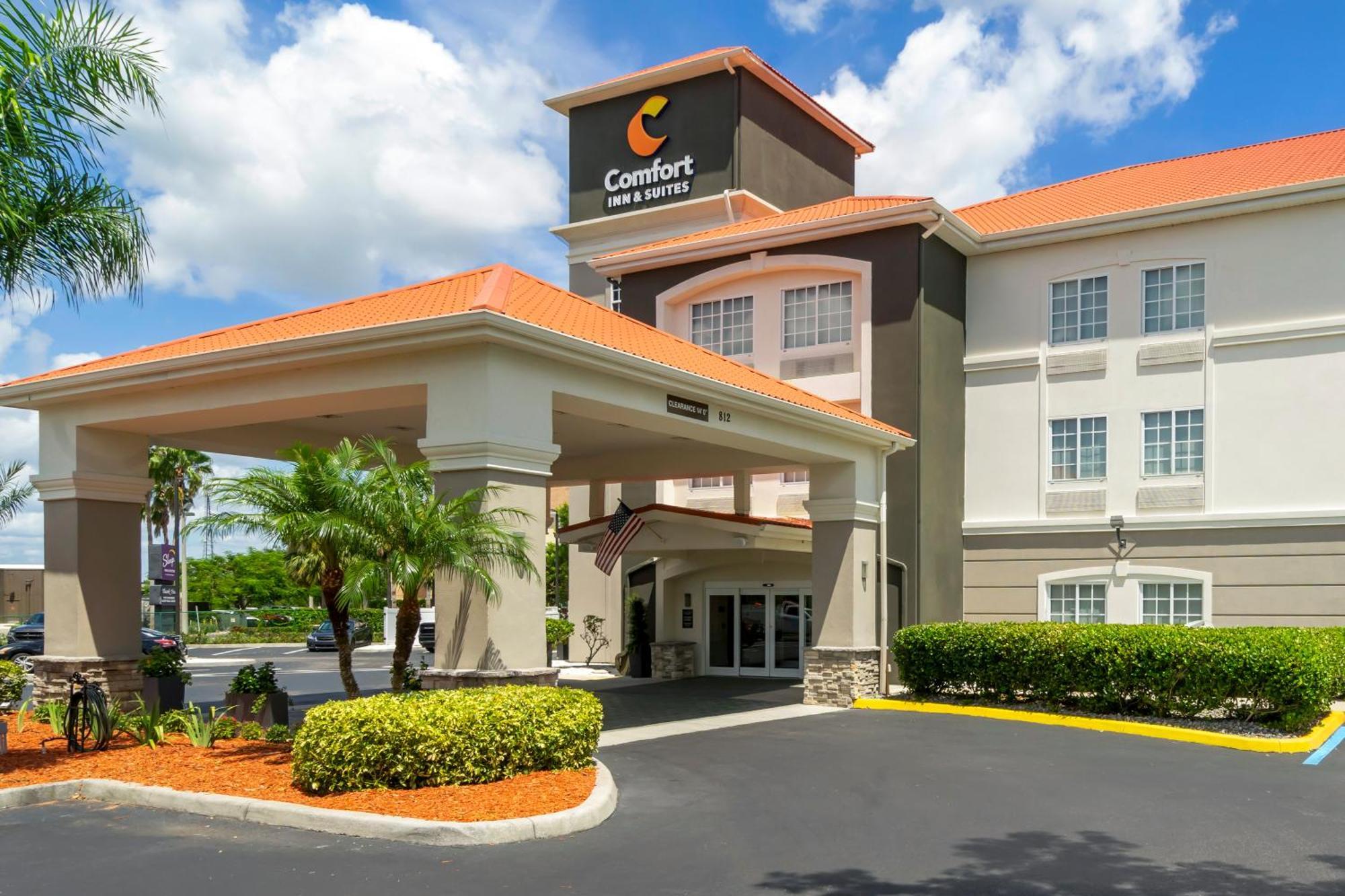 Comfort Inn & Suites Port Charlotte-Punta Gorda Exterior photo