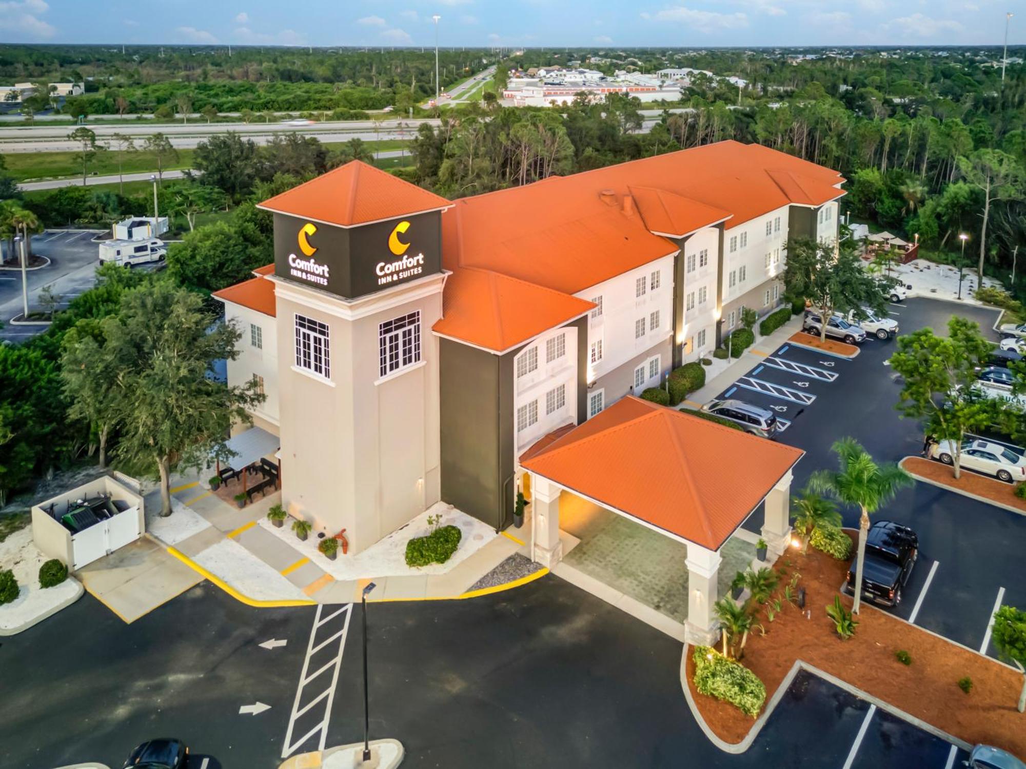 Comfort Inn & Suites Port Charlotte-Punta Gorda Exterior photo