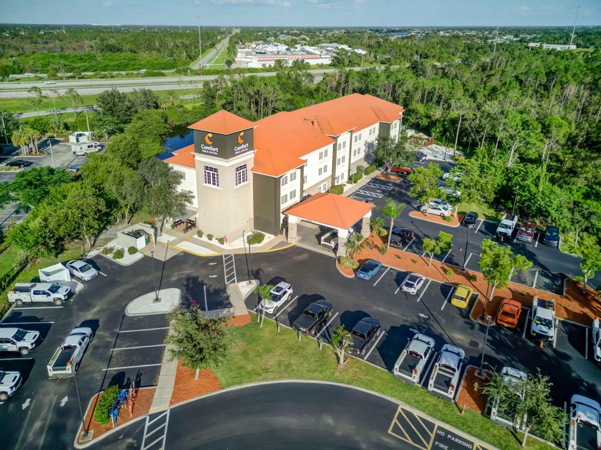 Comfort Inn & Suites Port Charlotte-Punta Gorda Exterior photo