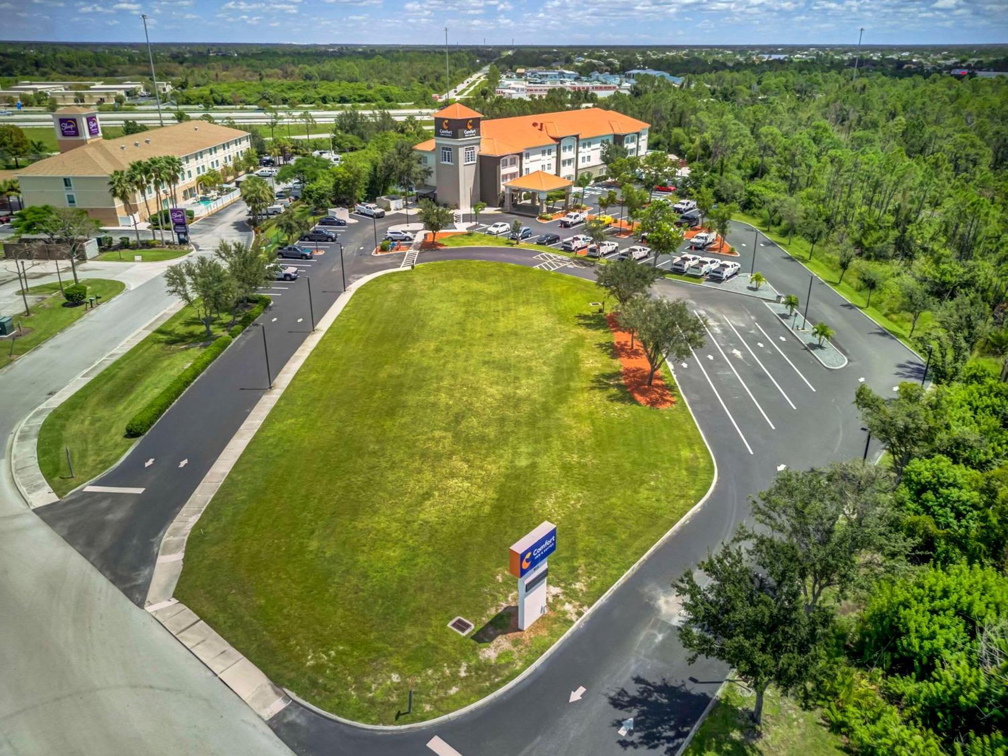 Comfort Inn & Suites Port Charlotte-Punta Gorda Exterior photo