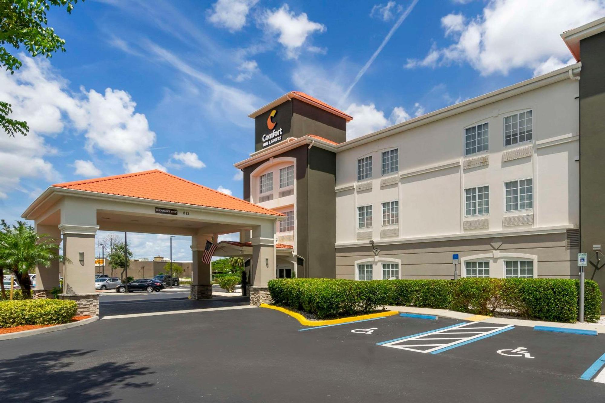 Comfort Inn & Suites Port Charlotte-Punta Gorda Exterior photo